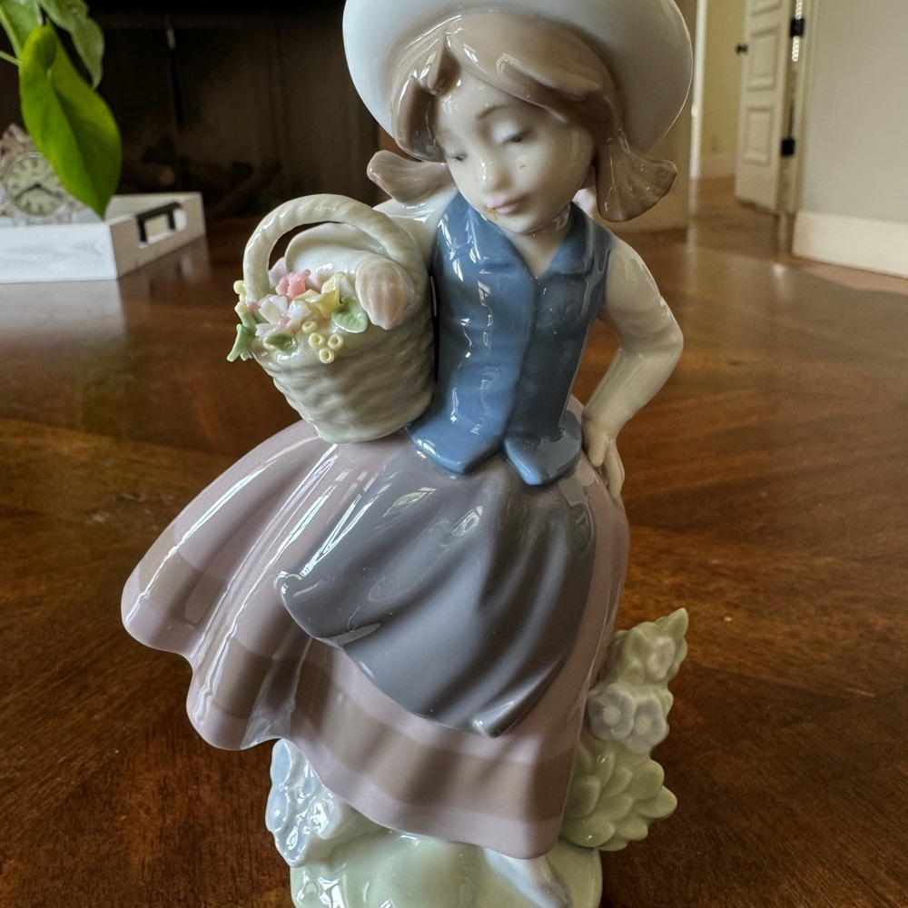Lladro Charming Porcelain Figurine with Basket #5221